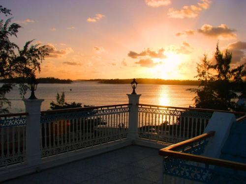 Blue Bay Casa | Villa Bella Charming Beachfront Guesthouse