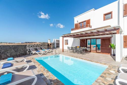 Playa Blanca Villa | Villa Bellisima