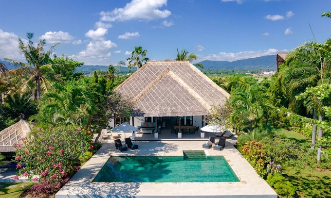 Banjartegehe Villa | Villa Bersama: Live The Bali Dream In This Luxury Beach Front Villa Con personal!