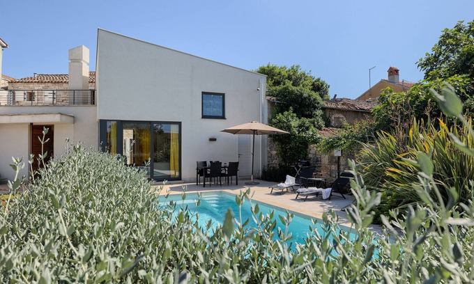 Valdebek Villa | Nueva construcción moderna y elegante villa Beti con piscina