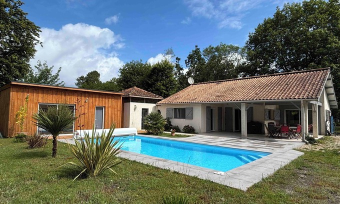 Grayan-Et-L'Hopital Villa | Villa between land and ocean