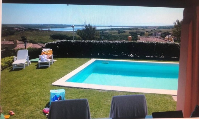 Northern Sardinia Villa | Podere Stintino rodeado de vegetación