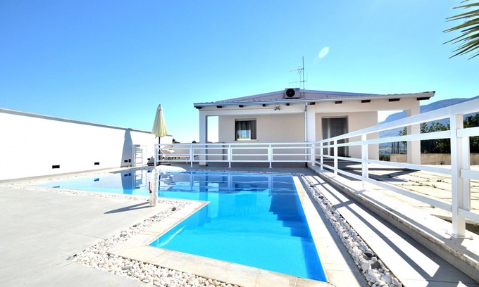 Alcamo Casa | AL062 Villa Bianca, 10 posti con piscina privata e
