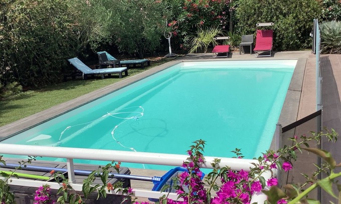 Bonifacio Villa | Villa Bonifacio con aire acondicionado y piscina climatizada.