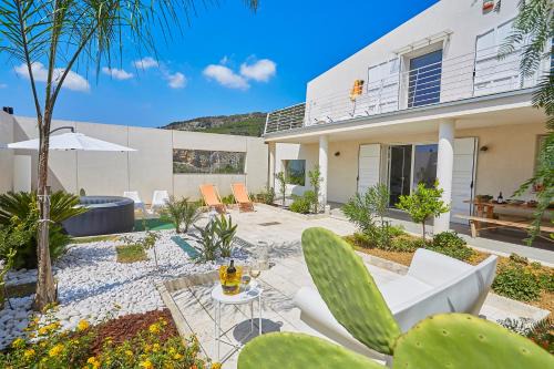 Alcamo Villa | Villa Bonifato vista sulle campagne e sul mare siciliano COZY HOUSE ITALY