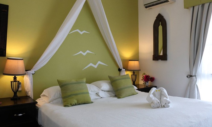 Belize City Cama Y Desayuno | Villa Boscardi - Deluxe King Room - Breakfast Included
