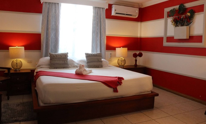 Belize City Cama Y Desayuno | Villa Boscardi - King Bed Room - Breakfast Included