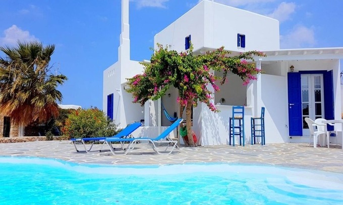 Naxos Villa | Villa Bougainvillia -Traditional 4 bedroom house with pool, close to the beach