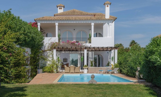 Benalup-Casas Vieja Villa | Villa 'Buganvilla' con vistas a la montaña, Wi-Fi y aire acondicionado
