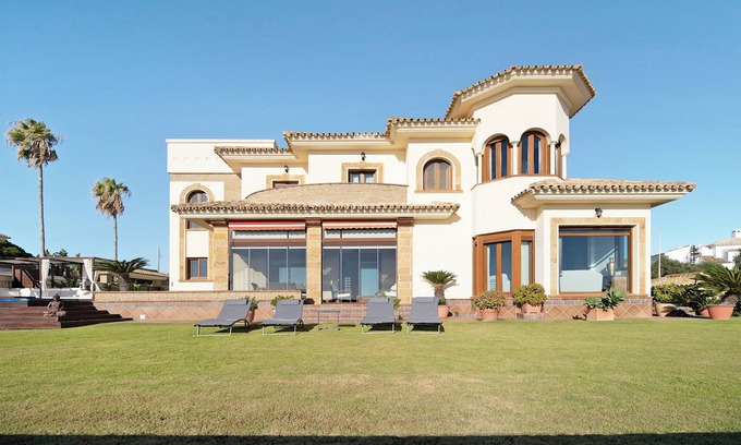 Chiclana de la Frontera Villa | Villa "Carolina Beach House" con vistas al mar, 2 terrazas privadas y Wi-Fi