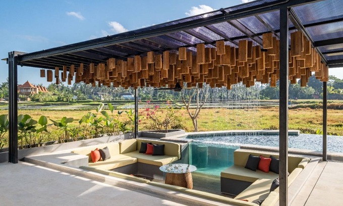 Peliatan Villa | Villa Cakra 4 Bdr New Spacious Villa with Infinity Pool and Paddy Field View