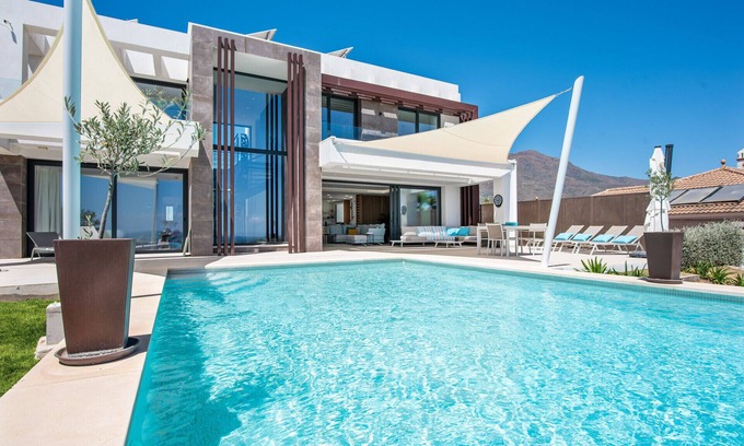 Estepona Villa | Villa Calma -Stunning 4Bd Family Villa with Views!