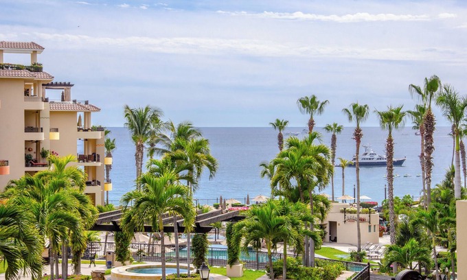Los Cabos Condominio | VISTA AL MAR a la playa Medano - VILLA CAMILLE 4to piso en Villa La Estancia Resort & SPA