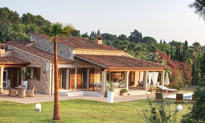 Alcudia Apartamento | Stunning rustic property. Tranquil, and close to the best beaches .