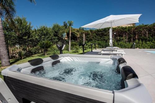 Torre Colonna-sperone Apartamento | Villa Carola Altavilla Milicia Sicilia con Piscina Privata e Vasca idromassaggio a 5 minuti dal mare