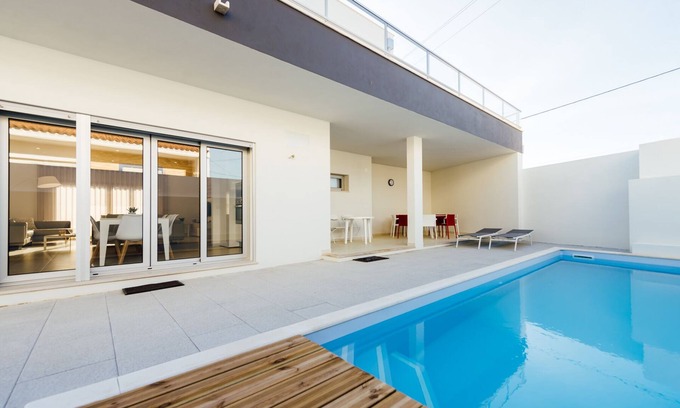 Famalicao Villa | Villa Carolina - Nueva casa de vacaciones con piscina privada en Famalicao
