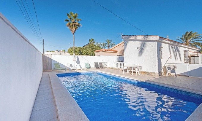 Torrevieja Villa | Villa "Casa Abuelita" con piscina privada, jardín, terraza, aire acondicionado y Wi-Fi