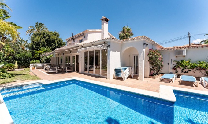 Urbanizacion Marbessa Villa | Villa "Casa Adelina" con piscina, jardín y Wi-Fi
