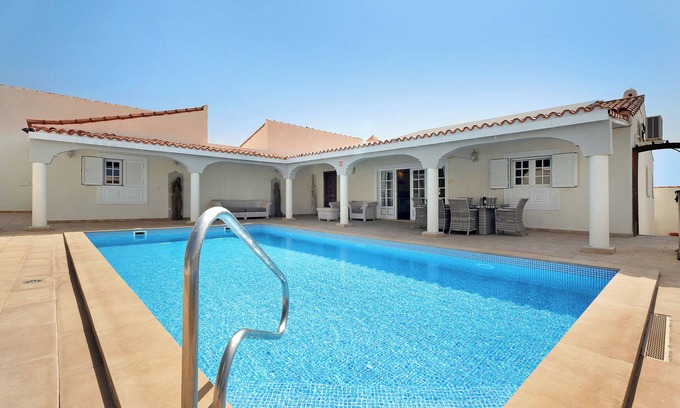 San Miguel de Abona Villa | Villa "Casa Suenos" con 2 piscinas, Wi-Fi, jardín y terraza