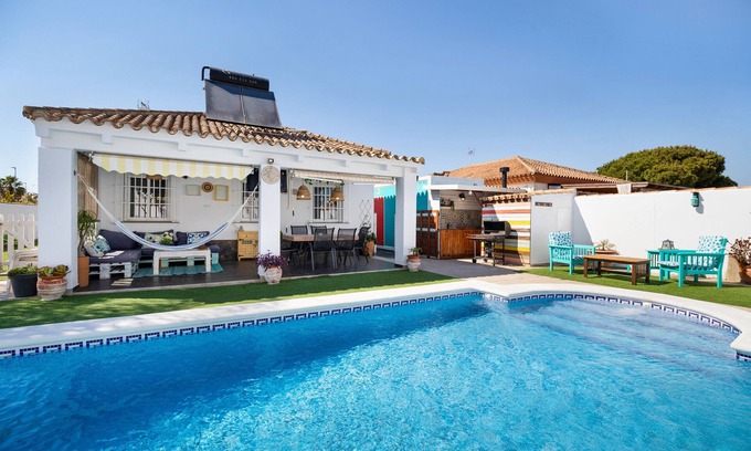 Los Gallos-Cerromolino Villa | Villa 'Casa Las Golondrinas-solo Familias' con piscina privada, Wi-Fi y aire acondicionado