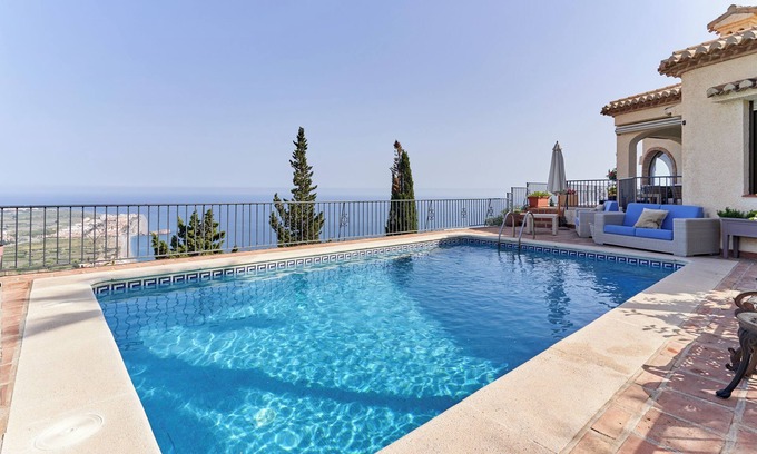 Salobrena Villa | Villa 'Casa Milo' con vistas al mar, Wi-Fi y aire acondicionado