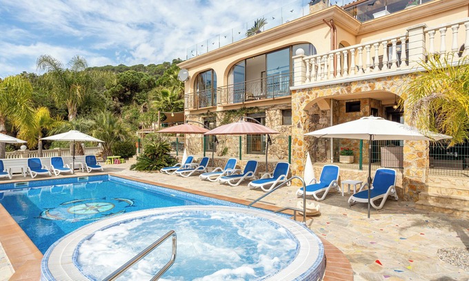 Lloret de Mar Villa | Villa "Casa Pollino" con vistas al mar, piscina climatizada y Wi-Fi