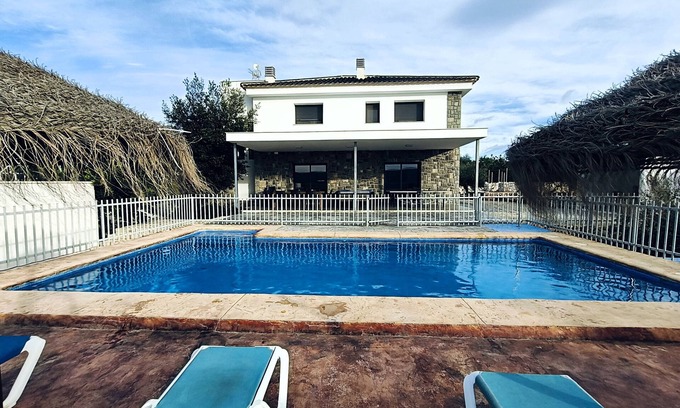 Chella Villa | Villa Casa Rural la Montana 2 con piscina, jardín y Wi-Fi