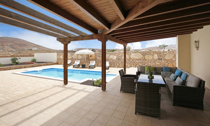 Tuineje Villa | Villa 'Casa Rural Teberite' con vistas a la montaña, piscina, Wi-Fi y jardín