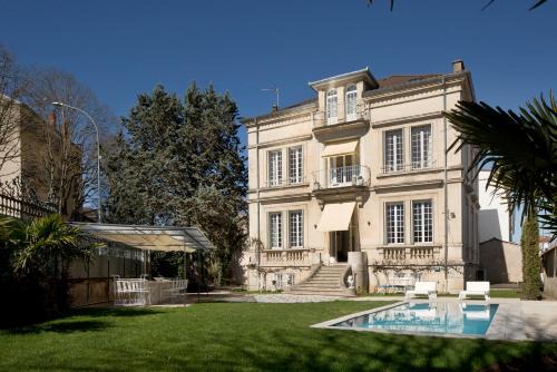Quartier de France Villa | Villa Casablanca Vichy Paris