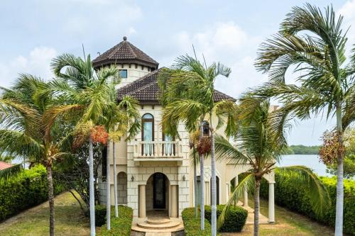 Placencia Casa | Villa Castello- Water Views & Resort Amenities