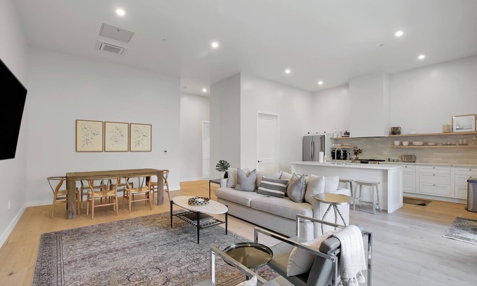 Westside Villa | Villa Castillo 4 & 5 (2 villa rental) centrally located downtown, A/C, dog allowed