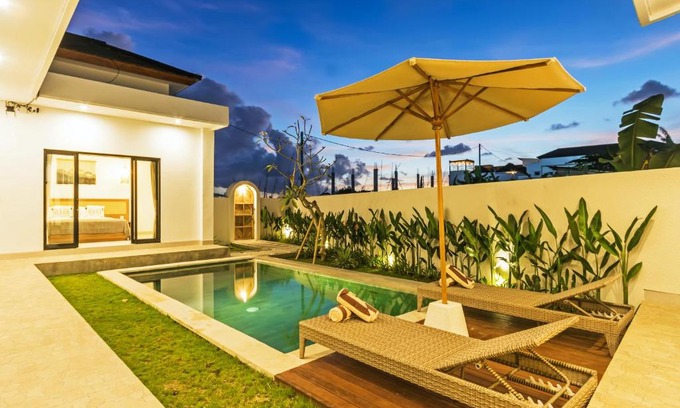 Berawa Villa | Villa Celestial Brand New Enchanting 2 BR with Aircon Living Canggu