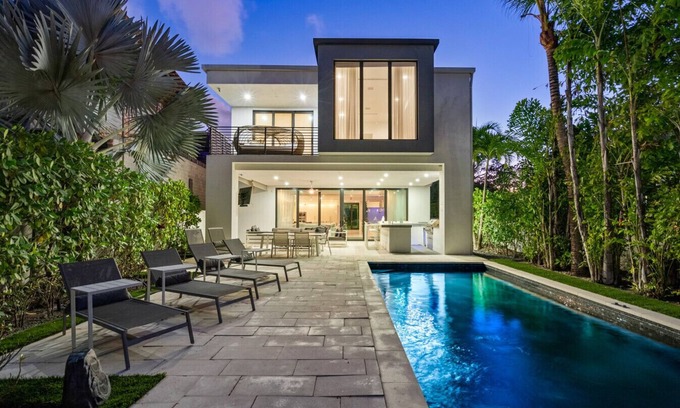 Colee Hammock Villa | Villa Celine-Modern house w/ pool