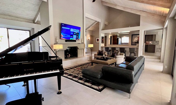 Rancho Mirage Condominio | Villa Cha Cha | Elegant 3BR/3BA with Grand Piano & Incredible Views – a Greenday property!