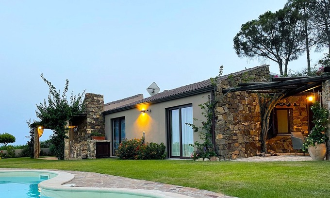 Chia Casa | Villa Chialaluna, Villa Premium con piscina y vistas increíbles