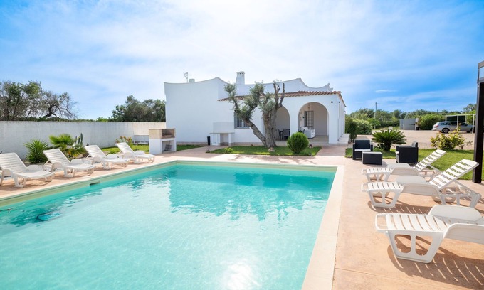 Carovigno Villa | Villa 'Città Bianca' con piscina privada, Wi-Fi y aire acondicionado