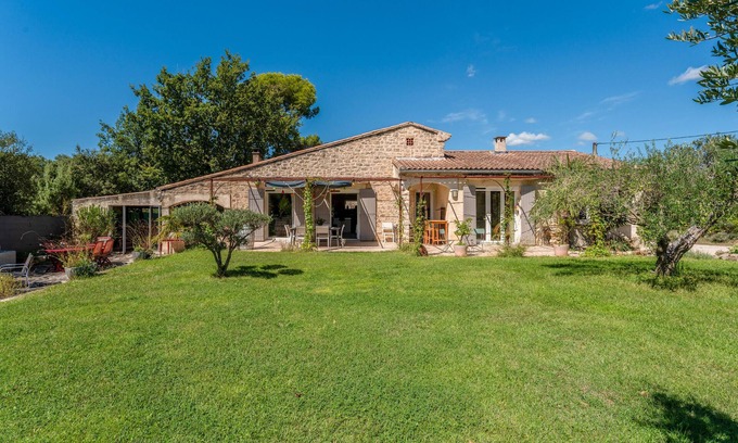 Caromb Villa | Villa 'Climatizada' con Terraza Privada, Wi-Fi y Aire Acondicionado