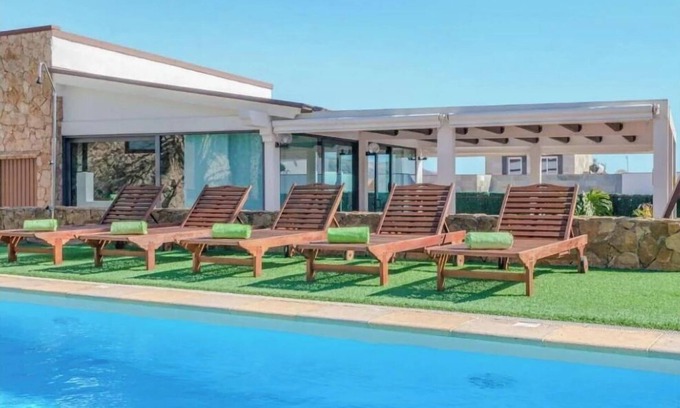 Triquivijate Villa | "VILLA COBAS", PISCINA PRIVADA