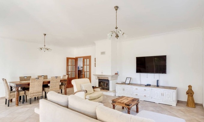 Palmela Casa | Villa com piscina de agua salada, cerca de bodegas e de playas, admite mascotas.