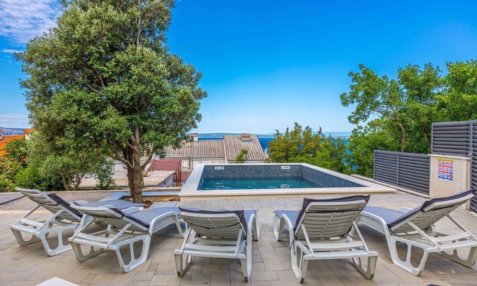 Klenovica Villa | Casa vacacional cómodamente amueblado con piscina