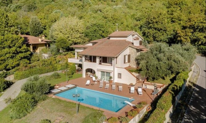 Vaiano Casa | Villa con Piscina privata - Vista panoramica - 7 ROOMS - 20 GUEST