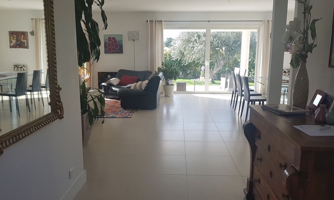 Saint-Jean-de-Vedas Casa | Villa Contemporaine Avec Piscine