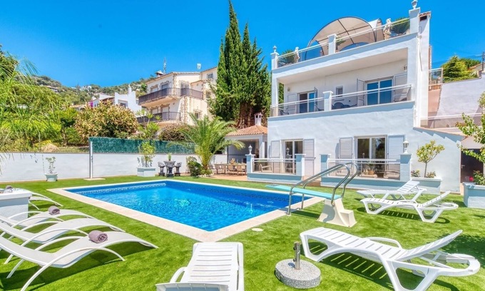 Lloret de Mar Villa | Villa "Costacabana - Maribel" con piscina privada, 3 terrazas privadas y Wi-Fi
