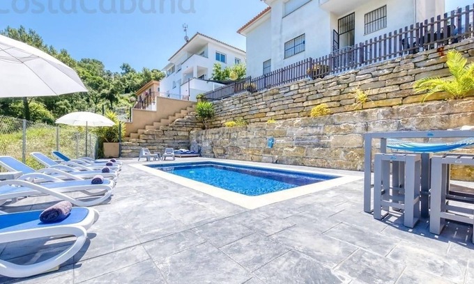 Blanes Villa | Villa "Costacabana - Fransisca" con vistas a la montaña, piscina privada y Wi-Fi