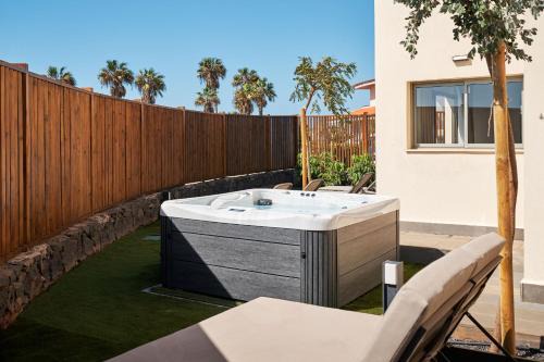 Complejo turistico Amarilla Golf Chalet De Esquí | Villa costera, mar, golf y muelle deportivo