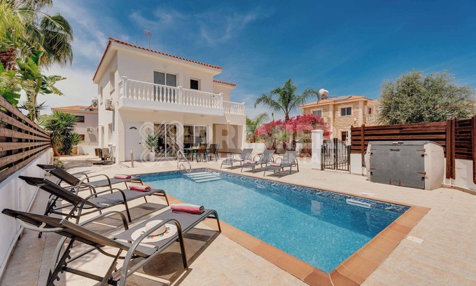 Ayia Thekla Villa | Villa Croeso - Villa moderna de 3 dormitorios con piscina privada
