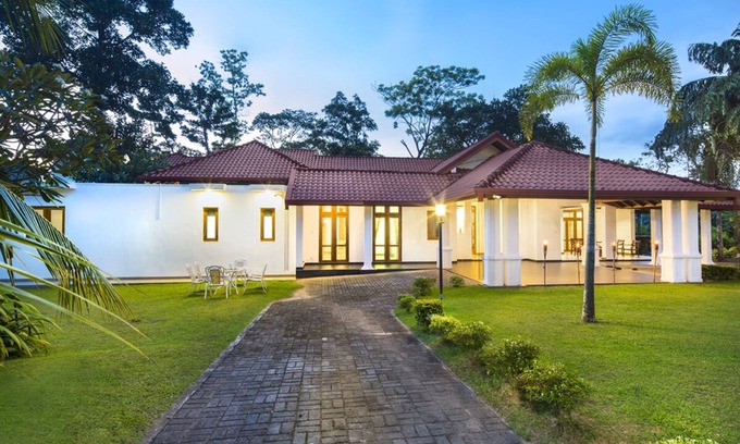 Kaduwela Villa | Villa Crystals - Villa privada de lujo con piscina cerca de la ciudad de Colombo