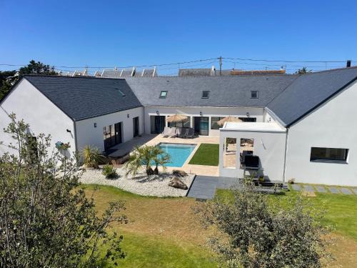 La Turballe Casa | Villa d'Exception avec Piscine, Spa et Salle de Cinéma à 50m de la Plage, Capacité 14 pers. - FR-1-306-1275