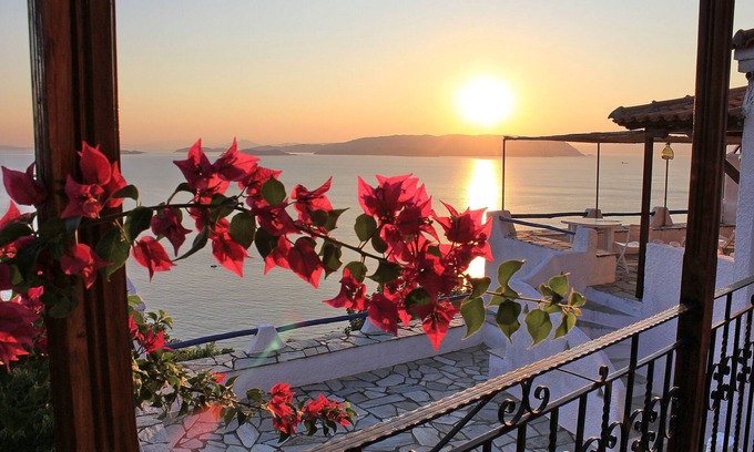 Xanthi Region Villa | VillA DAHLIA. Vista privilegiada sobre el mar Egeo. Acceso al mar desde el parque privado.