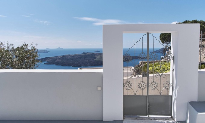 Fira Villa | Villa DALI: casa de 3 dormitorios para familias / amigos con vista única al Volcán